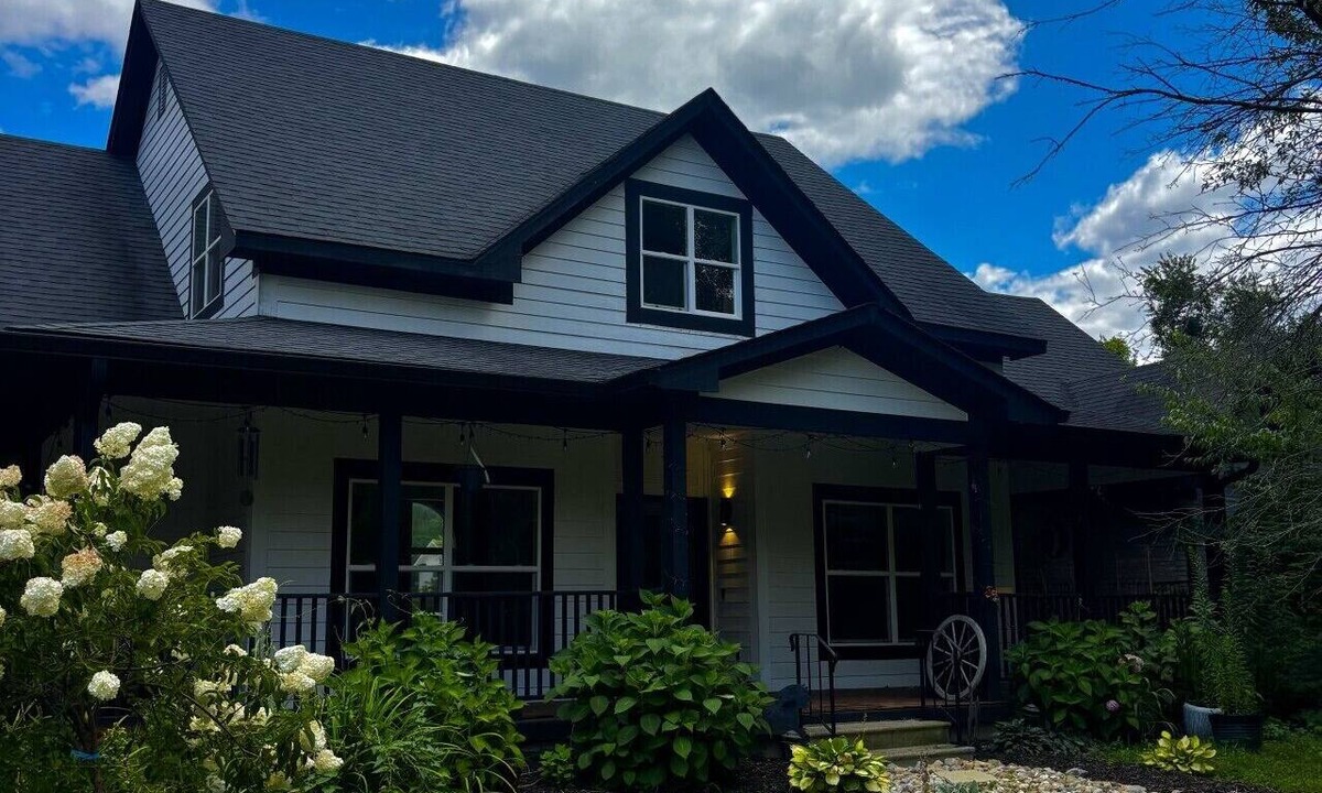 West Newton House | The Ruby Ranch House nestled behind Peyton Lake
