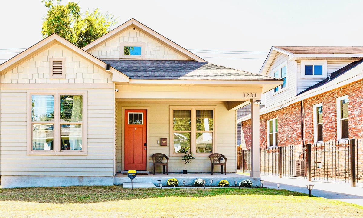 Crosstown House | The Serenity 3BR Gem near Memphis Best Attractions! Fenced Yard~Pet Friendly!