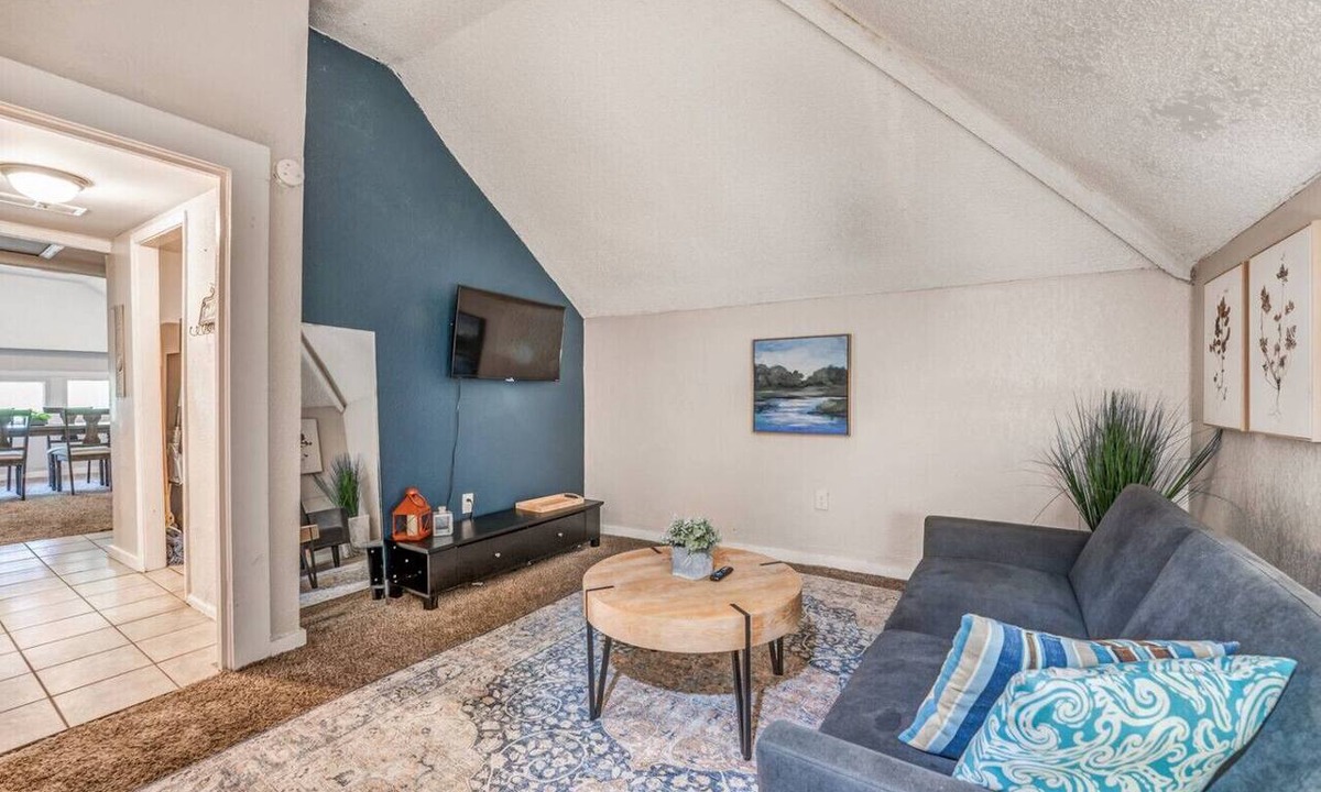 Midtown Apartment | The Willett Loft | Spacious 2BR Escape in Memphis
