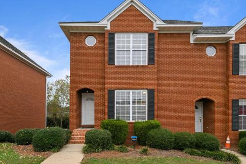 Auburn House | Tiger's Den On Dean In Auburn