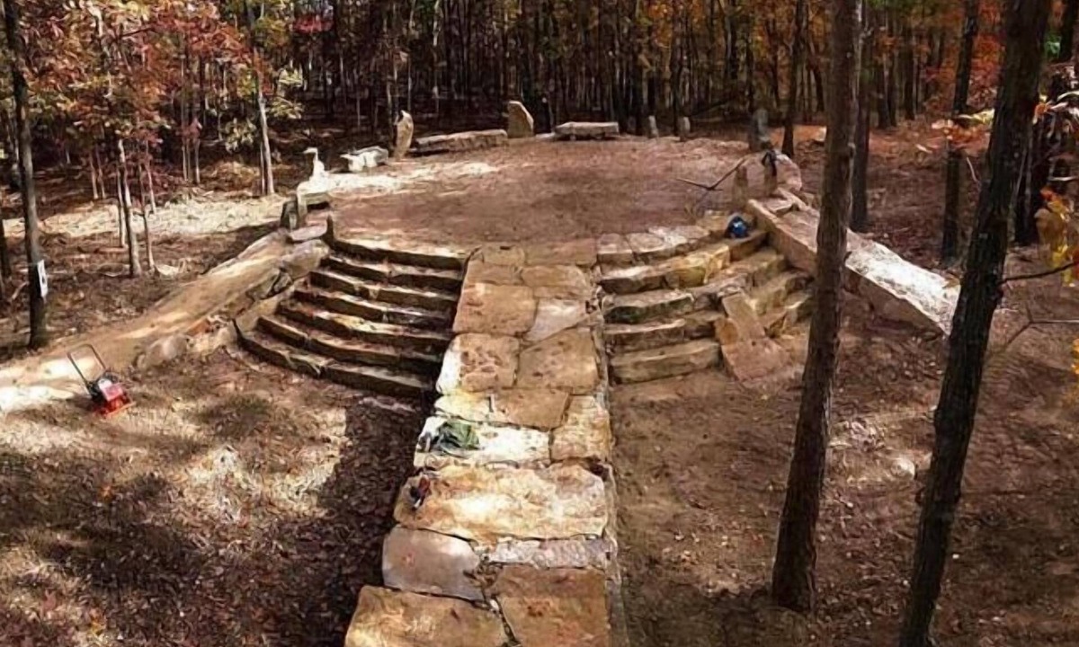 Eureka Springs Hotel | Trailhead Lodge