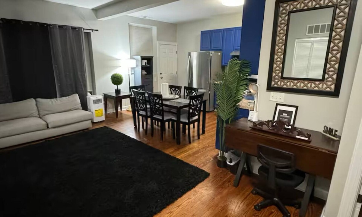 Woodlawn Condo | Tranquil 2-bedroom condo in charming Chicago with WiFi, AC