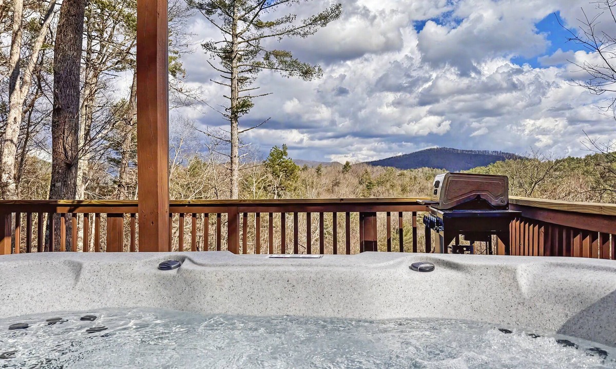 Cleveland Cabin | Tranquil cabin with mountain views, hot tub, game room, fire pit near wineries