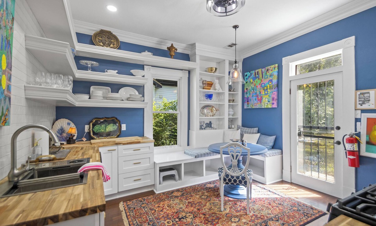 Hillcrest Cottage | Tranquil Hillcrest cottage close to most attractions in charming Little Rock