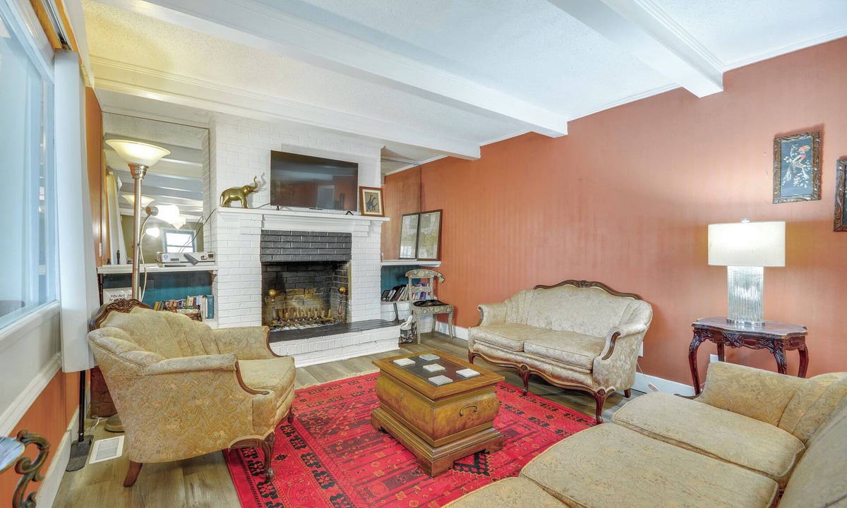 Burlington House | Tranquil Lakefront Home w/Sunroom in Burlington
