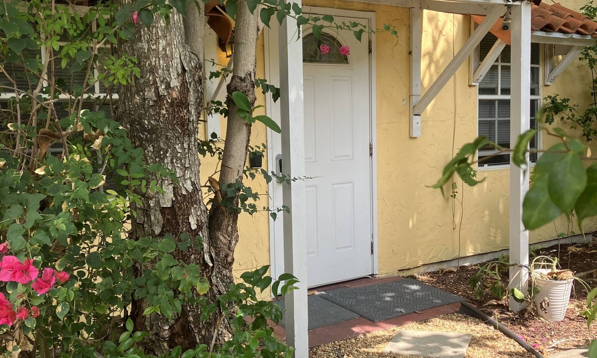West Palm Beach Cottage | 🌴Tropical Cottage, In The Lovely Palm Beach Historic District LOCATION!
