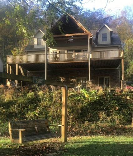 Sylva House | Tuckaway Retreat