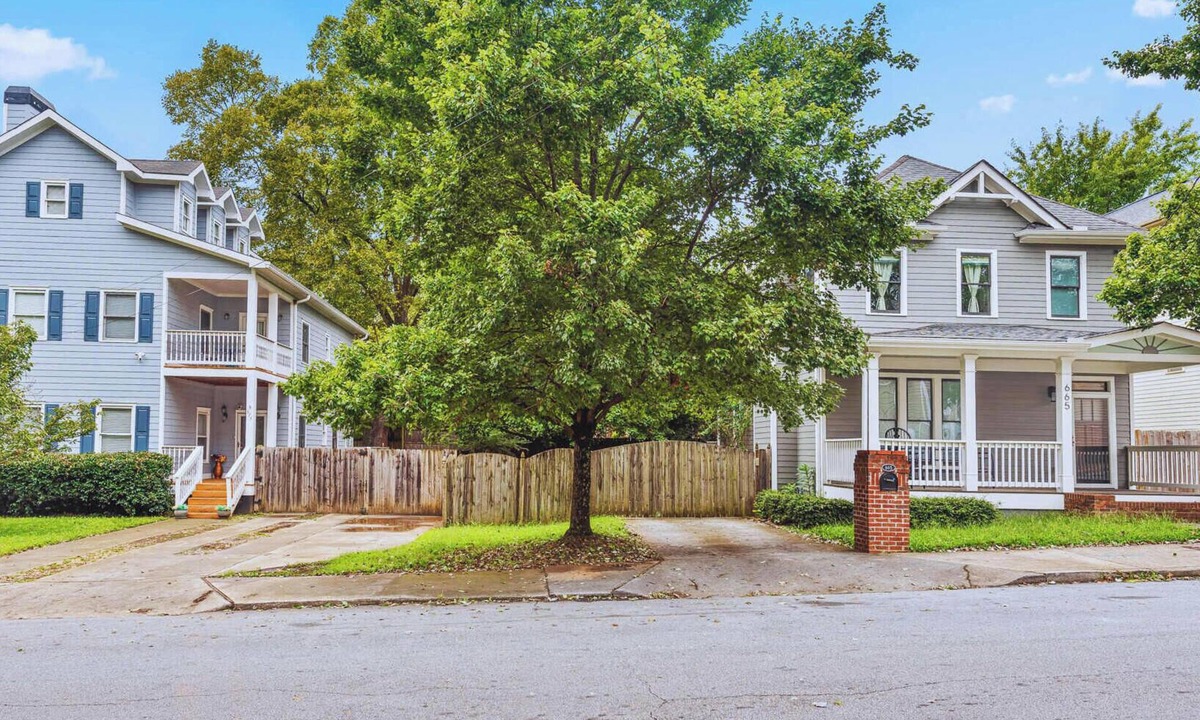 Mechanicsville House | Two Family Homes Near Mercedes-Benz | Sleep 26