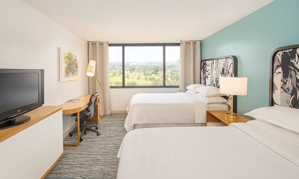 Seybold Hotel | Ultimate Miami Experience! Walk to Miami International Airport!