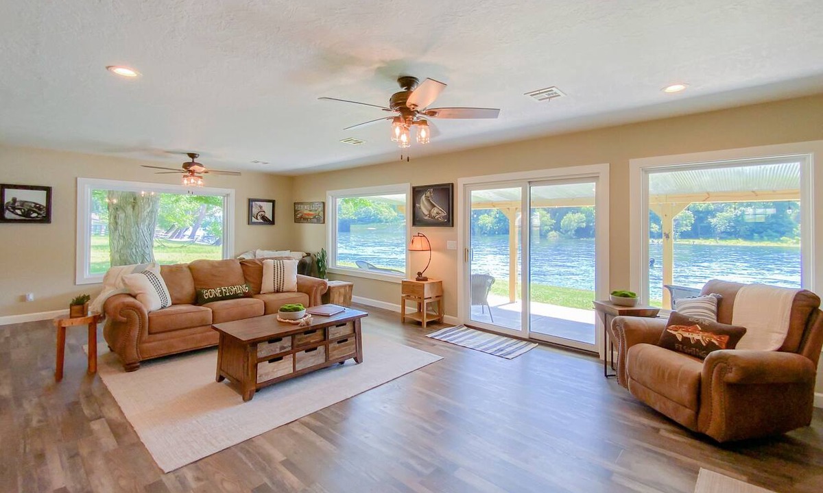 Flippin House | Ultimate Riverfront Stay Huge Dock + Prime Fishing Access