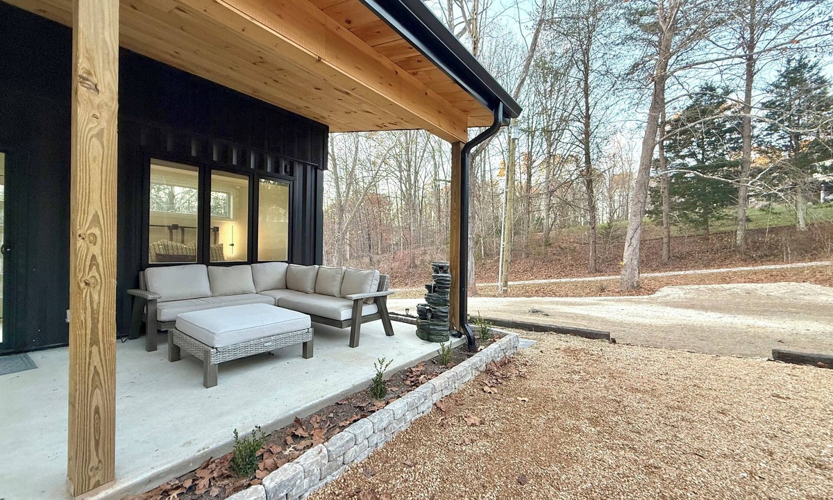 Kimberlin Heights House | Unique Shipping Container Stay Near Great Smoky Mountain National Park
