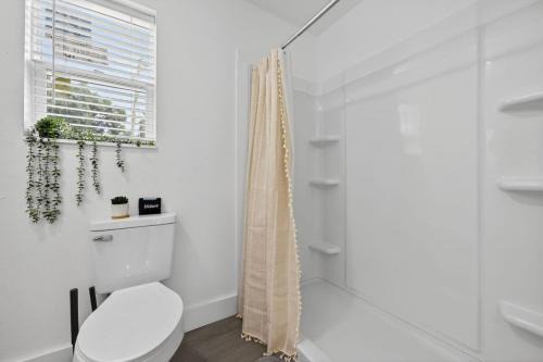 South Pensacola House | Unit 11 Simple Affordable Studio minutes from NAS