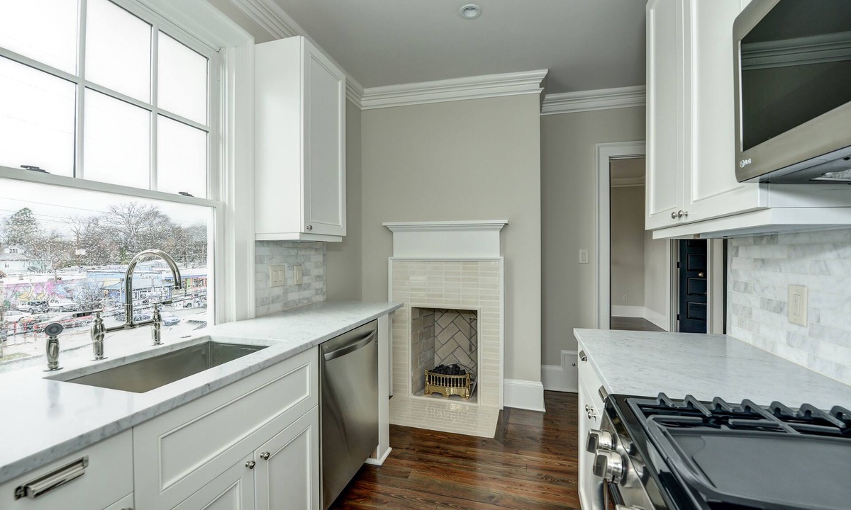 Candler Park Condo | Unit 3 - Spectacular Contemporary 1 Bedroom, Huge Living Area, 3 Fireplaces