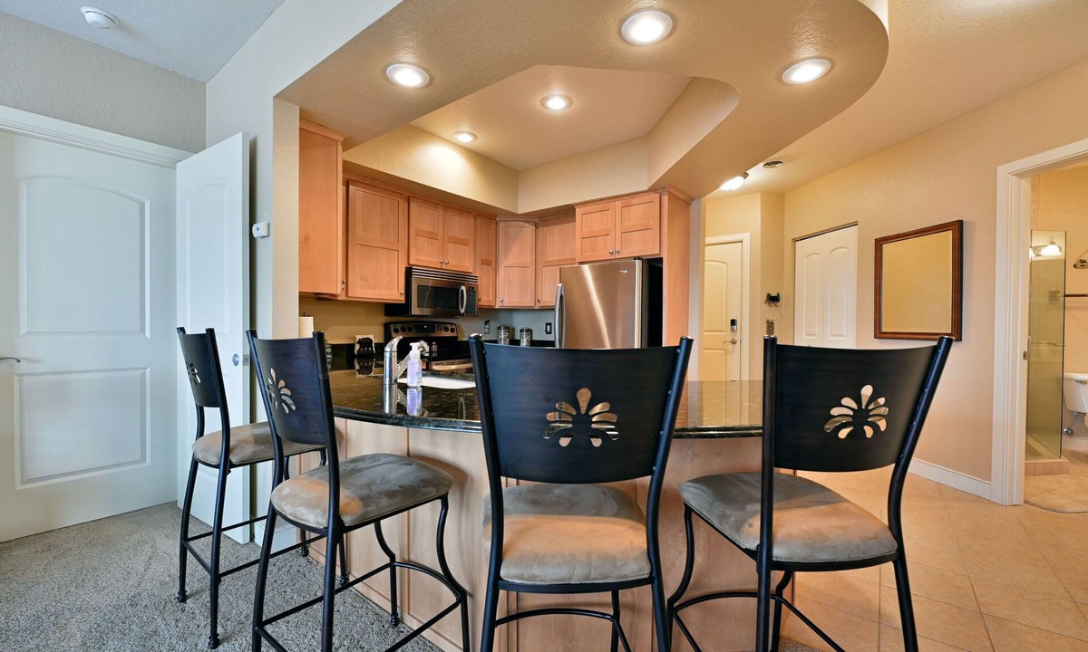 Birchwood Condo | Unit 433a 1 Bd/1 Ba Condo 1 Bedroom Condo by RedAwning