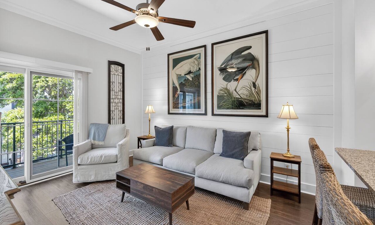 King City Condo | Updated condo with pool & steps to village. Enough room for your pup.