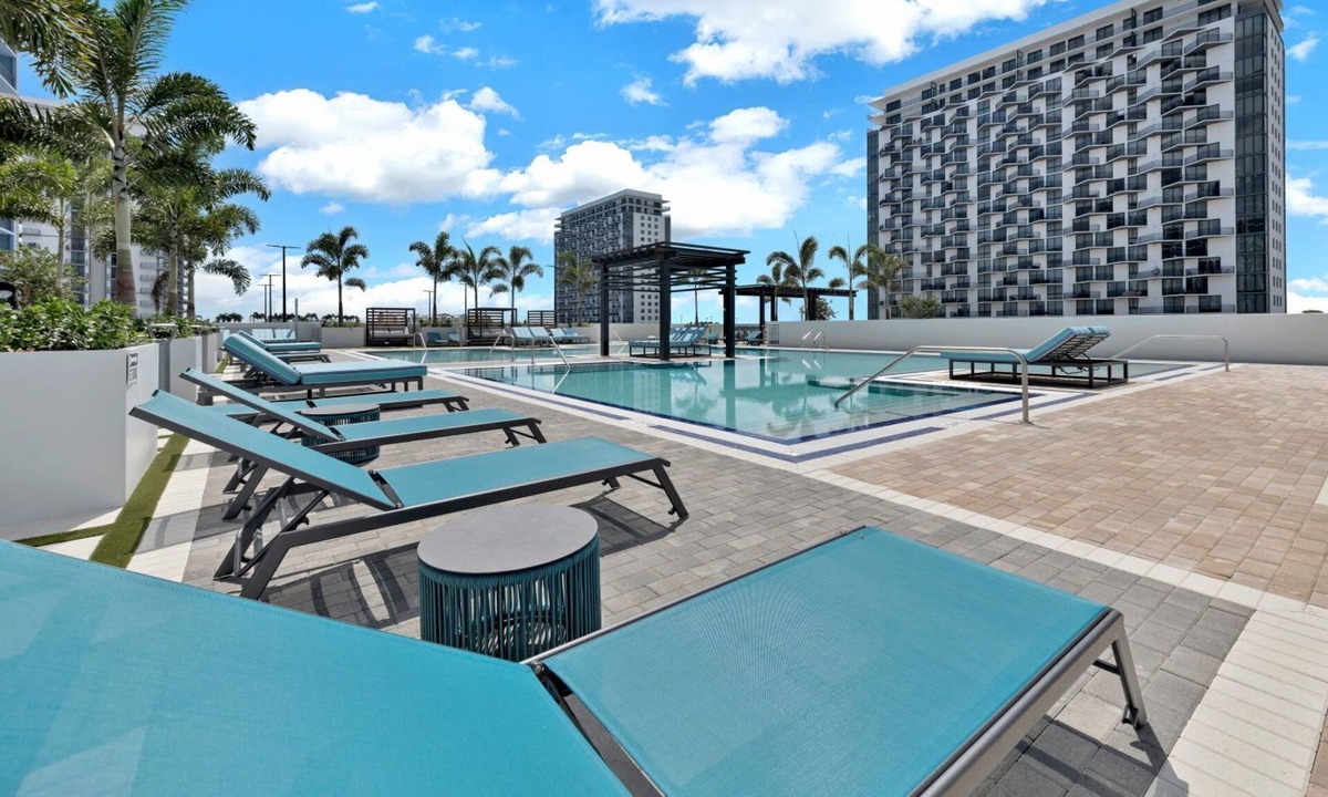 Doral Apartment | Upscale 2BR City-View Suite | Pool, Sauna & Spa
