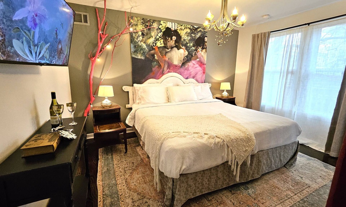Broadmoor Apartment | Uptown Masterpiece, Luxury Central to Everything