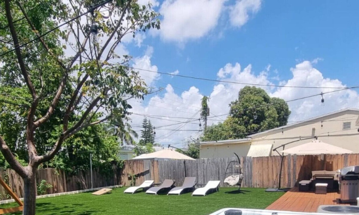 North Andrews Gardens House | Vibrant Family Home w/ Hot Tub, BBQ, & Kids' Park