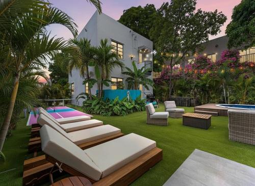Coral Way Villa | Villa mi Amor Walkable Pool & Games