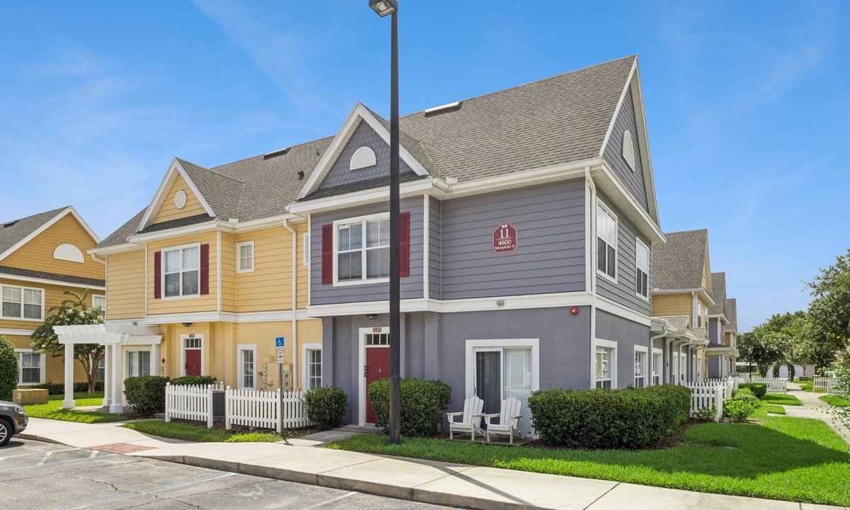 Kissimmee House | Villas At Seven Dwarfs - 4BR, 3BA, 2 ensuite king
