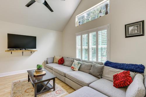 Saint Simons Island House | Vitamin Sea Escape: Leander Home w/Yard!