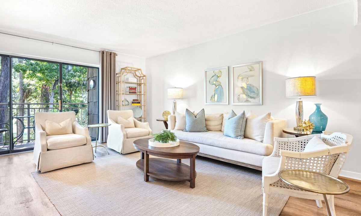 Sea Pines Condo | Walk to Beach Club! Open Plan, Renovated Baths, Pet Friendly & No Carpet!
