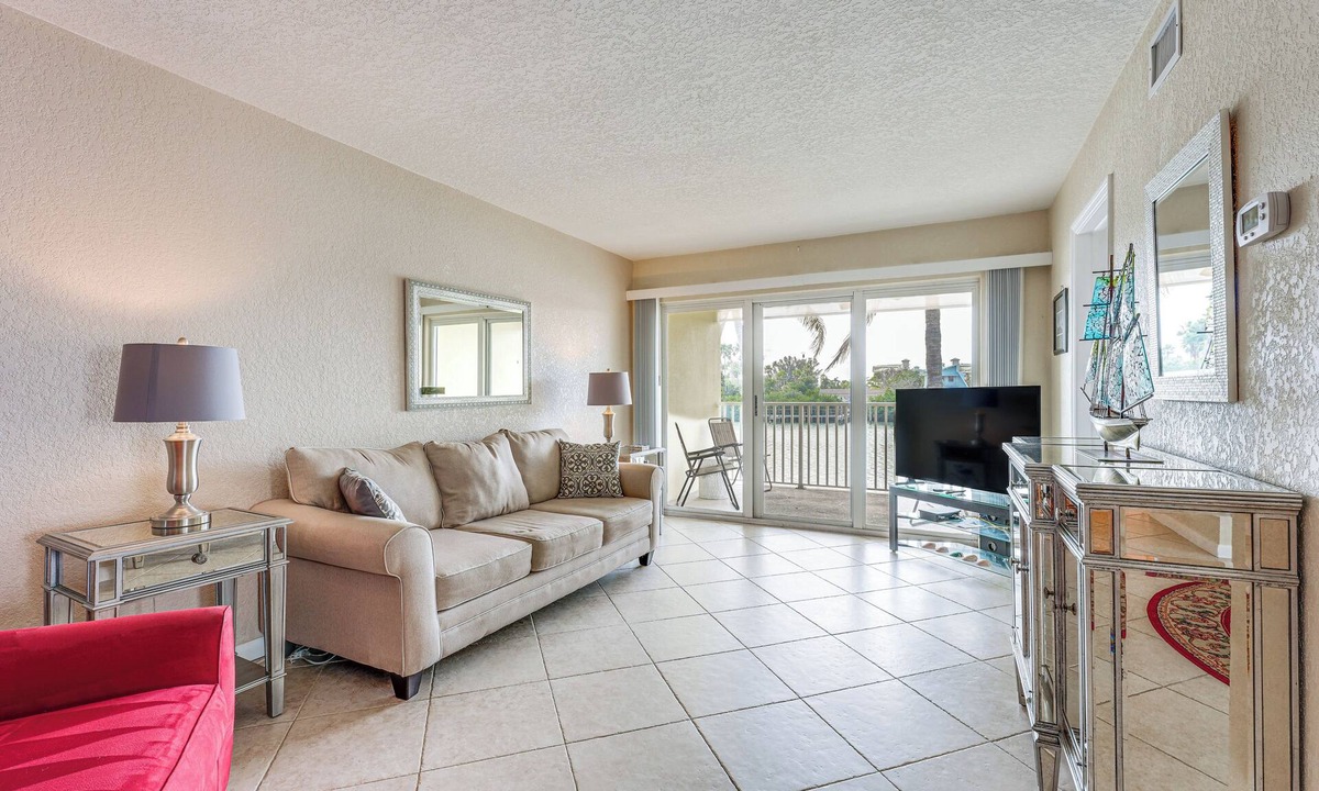Capri Isle Condo | Walk to Beach! Treasure Island Gem w/Water Views
