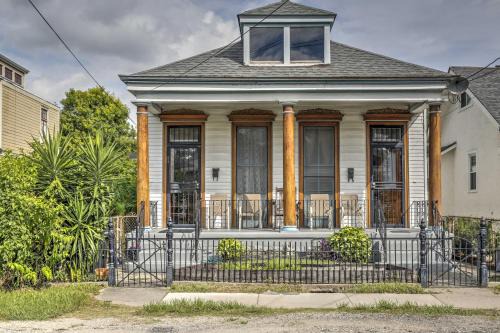 Black Pearl House | Walk to River, Tram & Zoo: Classic NOLA Home!