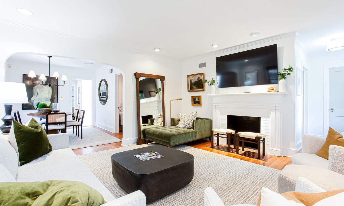 Athens Cottage | Walkable, Backyard, 5 Points, Office, W/D, King