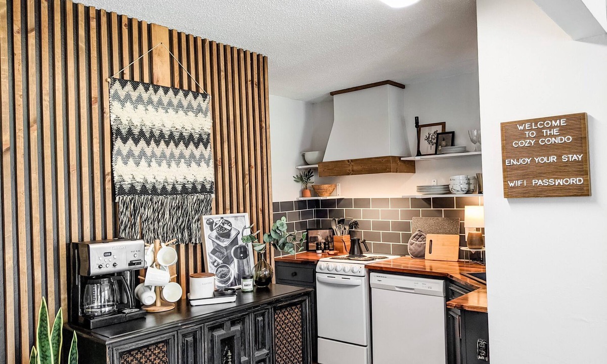 Daphne Apartment | Warm and Cozy Condo with Peaceful Golf Course Views