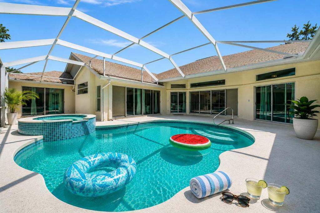 Port Charlotte House | Waterfront 3B & Free Dock Heated Pool Hot Tub Gym