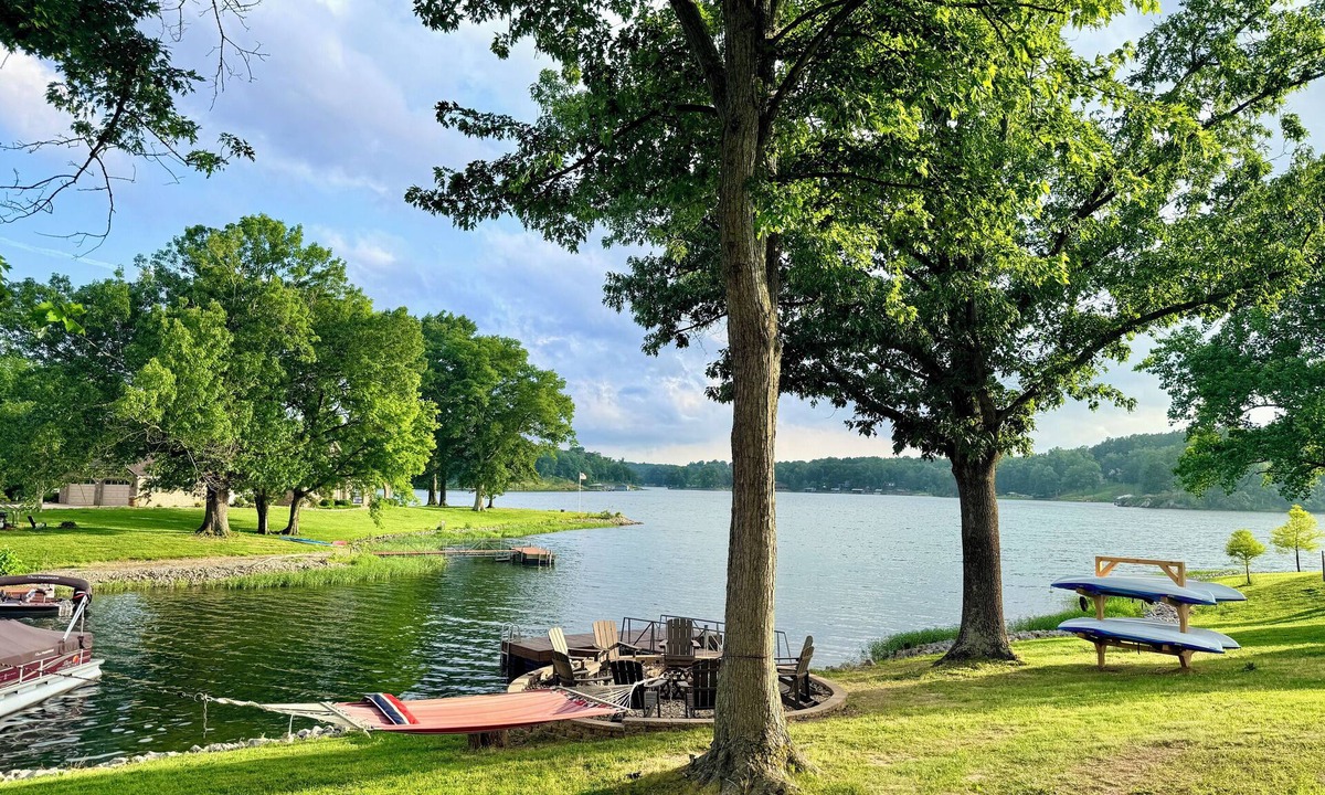 Marion House | Waterfront 3BR + Loft w/Dock on Lake of Egypt