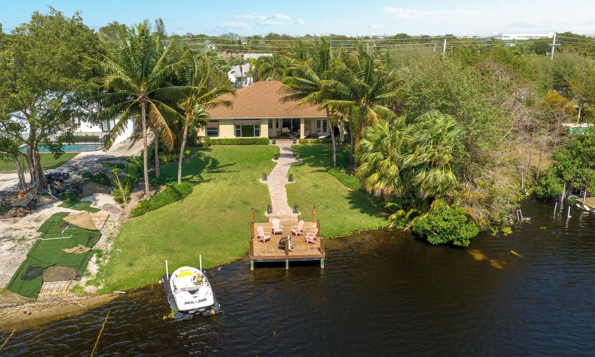Tropic Palms House | Waterfront 3BR! Spacious Dock, King Bed, BBQ