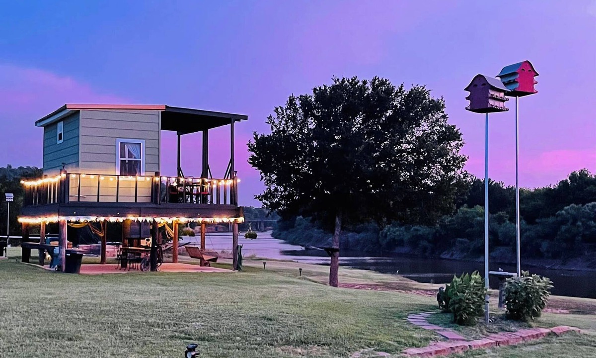 South Bend Cabin | Waterfront Cabin on River w/RV Hookups Near Possum Kingdom Lake