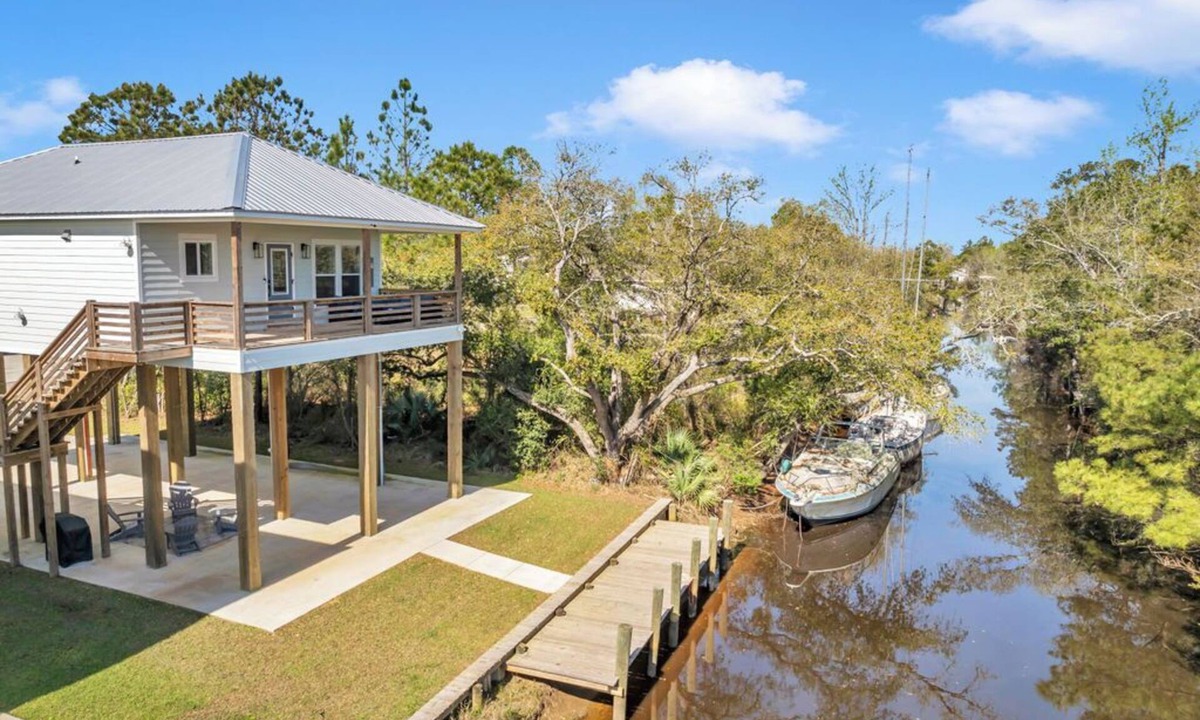 Shoreline Park House | Waterfront Escape in Bay STL with dock,pickleball, ping pong, basketball & more!
