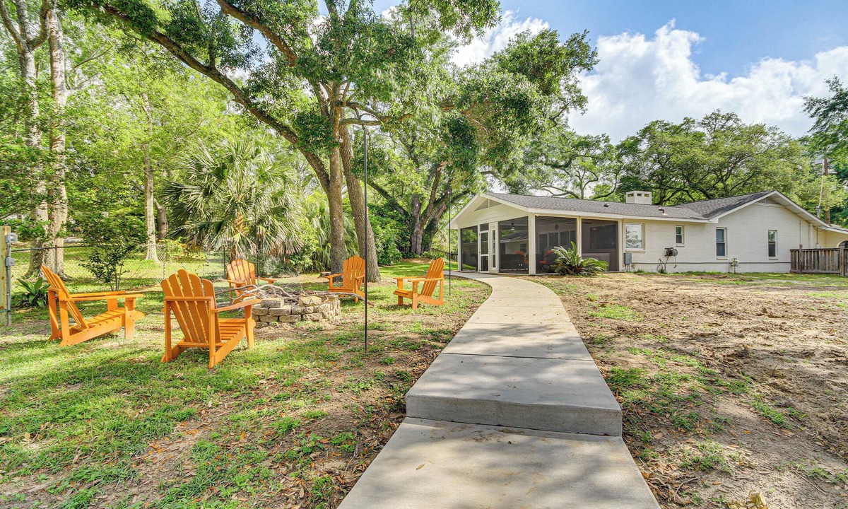 Gulf Hills House | Waterfront Ocean Springs Retreat: Lanai & Hot Tub!