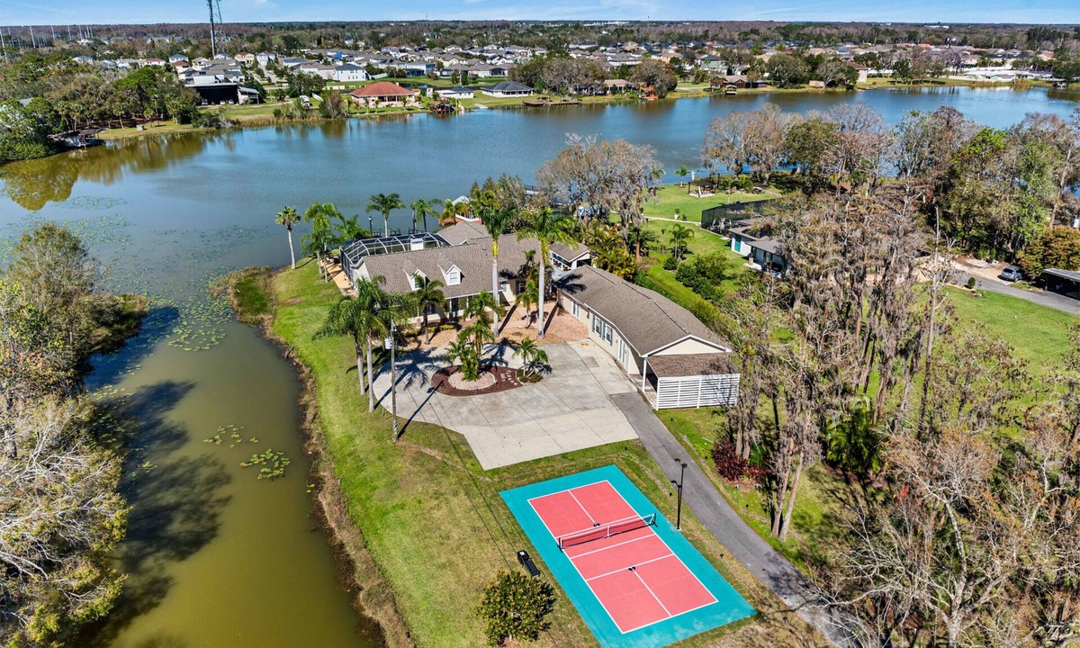 Westchase House | Waterfront * Pool * Pickleball * Basket *Sleeps 18