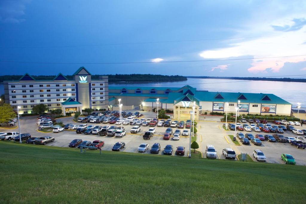 Vicksburg Hotel | WaterView Casino & Hotel, Trademark Collection by Wyndham