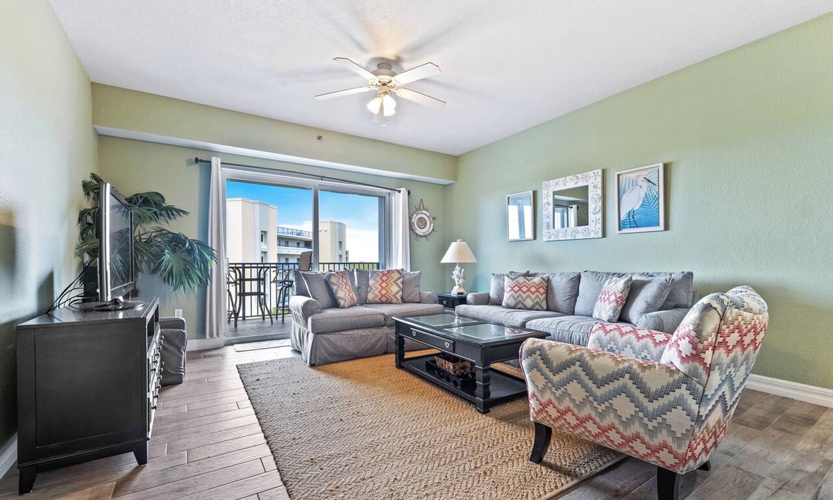 New Smyrna Beach Condo | Weekly Discount! Oceanwalk condo tucked away on the 5th floor. OW14-505