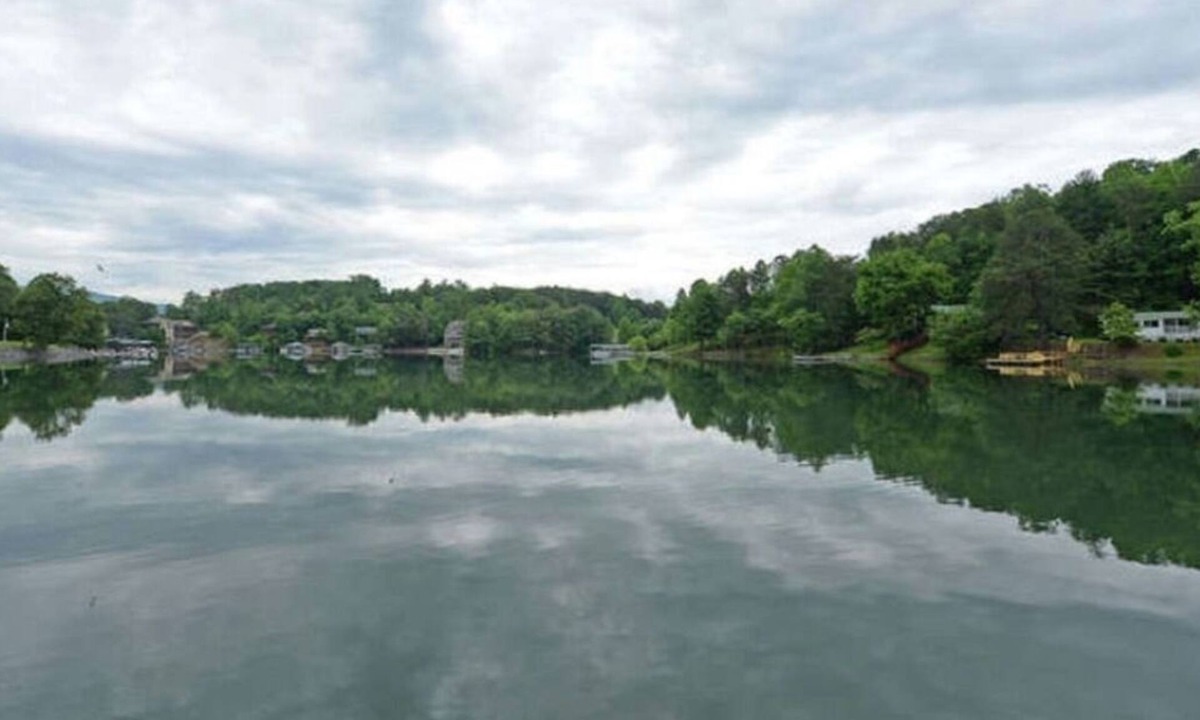 Hiawassee House | Welcome to our lake house in this "tranquil cove" on Lake Chatuge