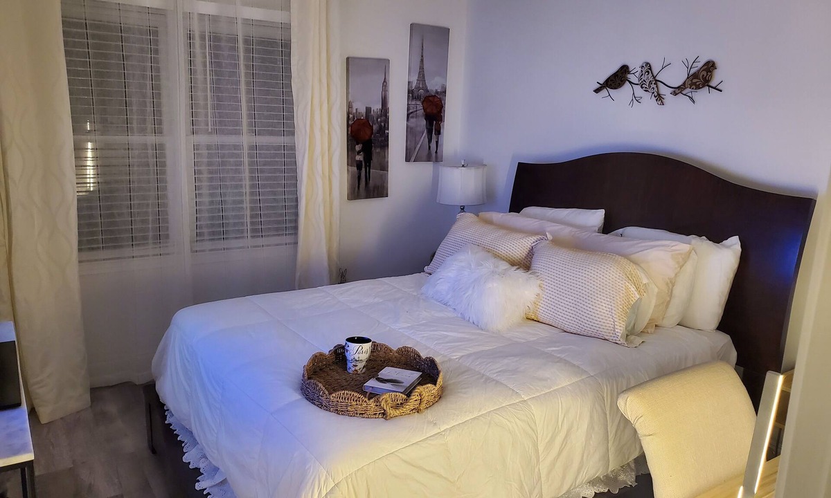 White Apartment | Well remodeled Diamond apartment with European touches