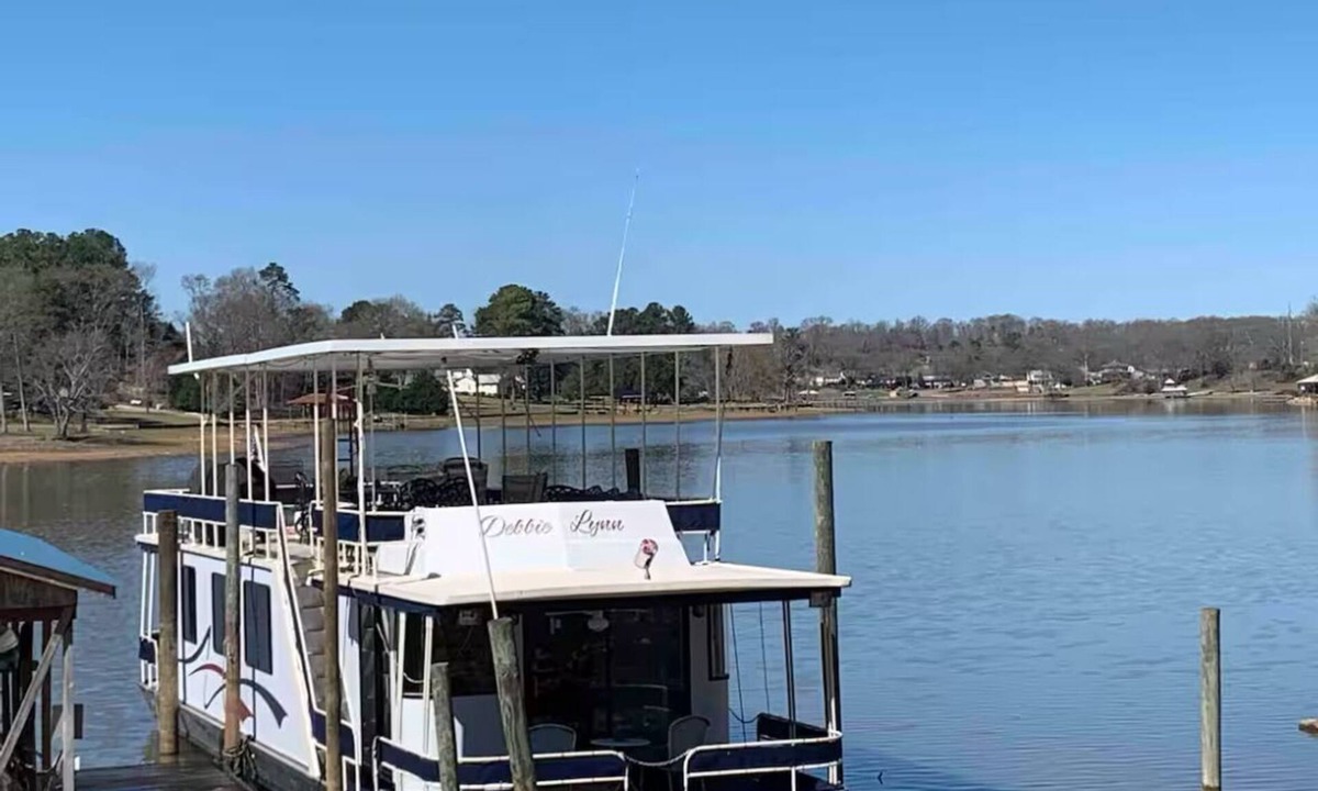 Talladega Boat Rental | “Whatever Floats Your “House” Boat” AC,Heat