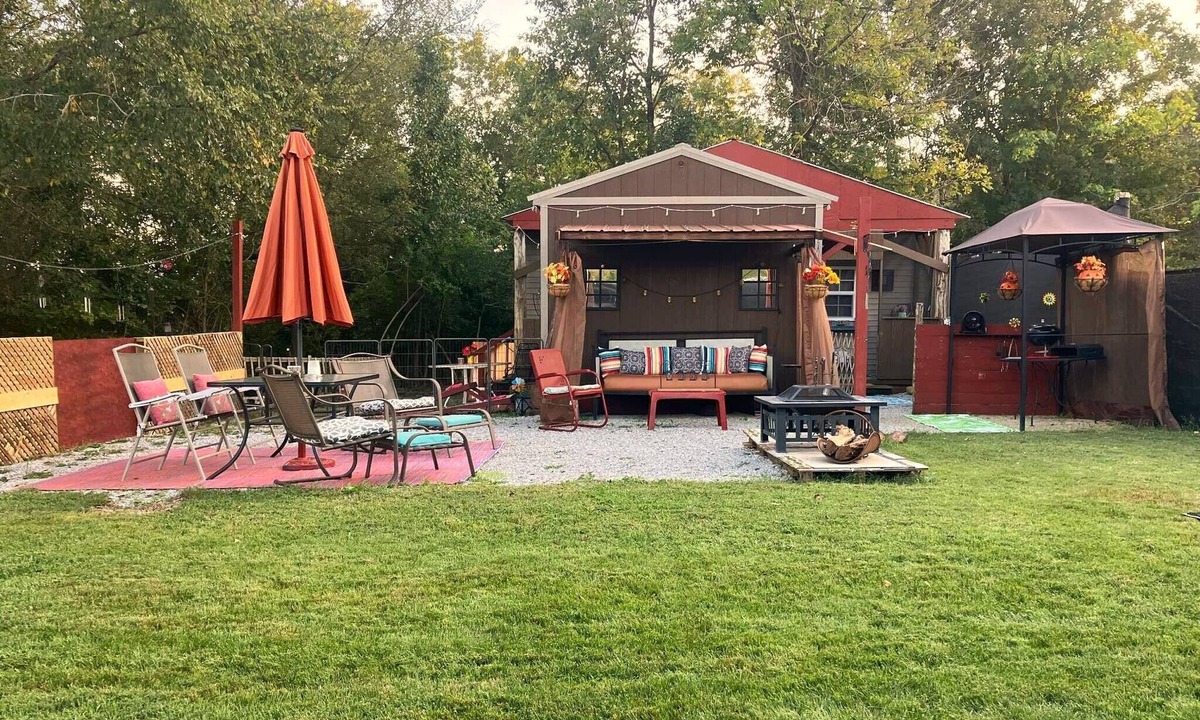Leitchfield Cabin | Whimsical "Glamping" Cabin Getaway