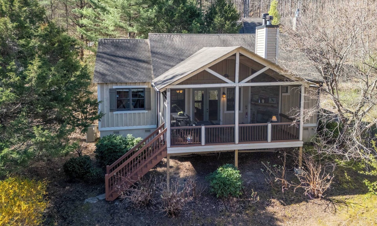 Bear Lake Reserve Cottage | Whispering Creek Retreat at Bear Lake Reserve