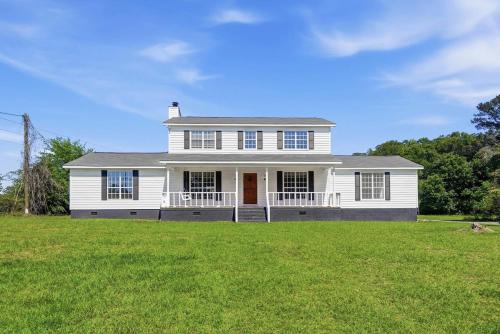 Calhoun County House | Wildmeade Ranch A Luxury Farmhouse on 18 Acres