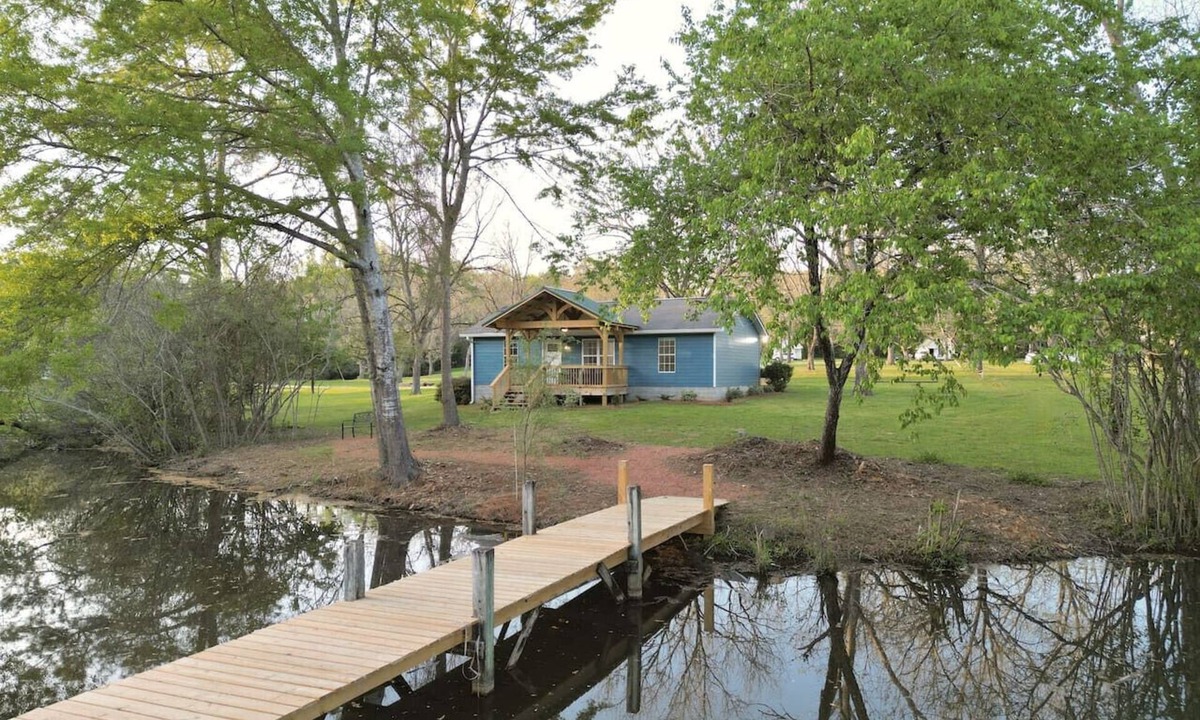 Opelika House | Willow Waterfront Lodge, Auburn