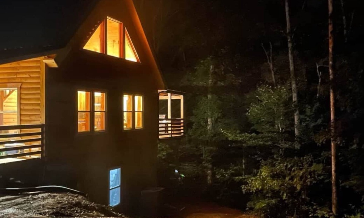 Ashley Oaks Cabin | Windrock Ridge Luxury Ethan Cabin: Ride-In Access, Sleeps 16.