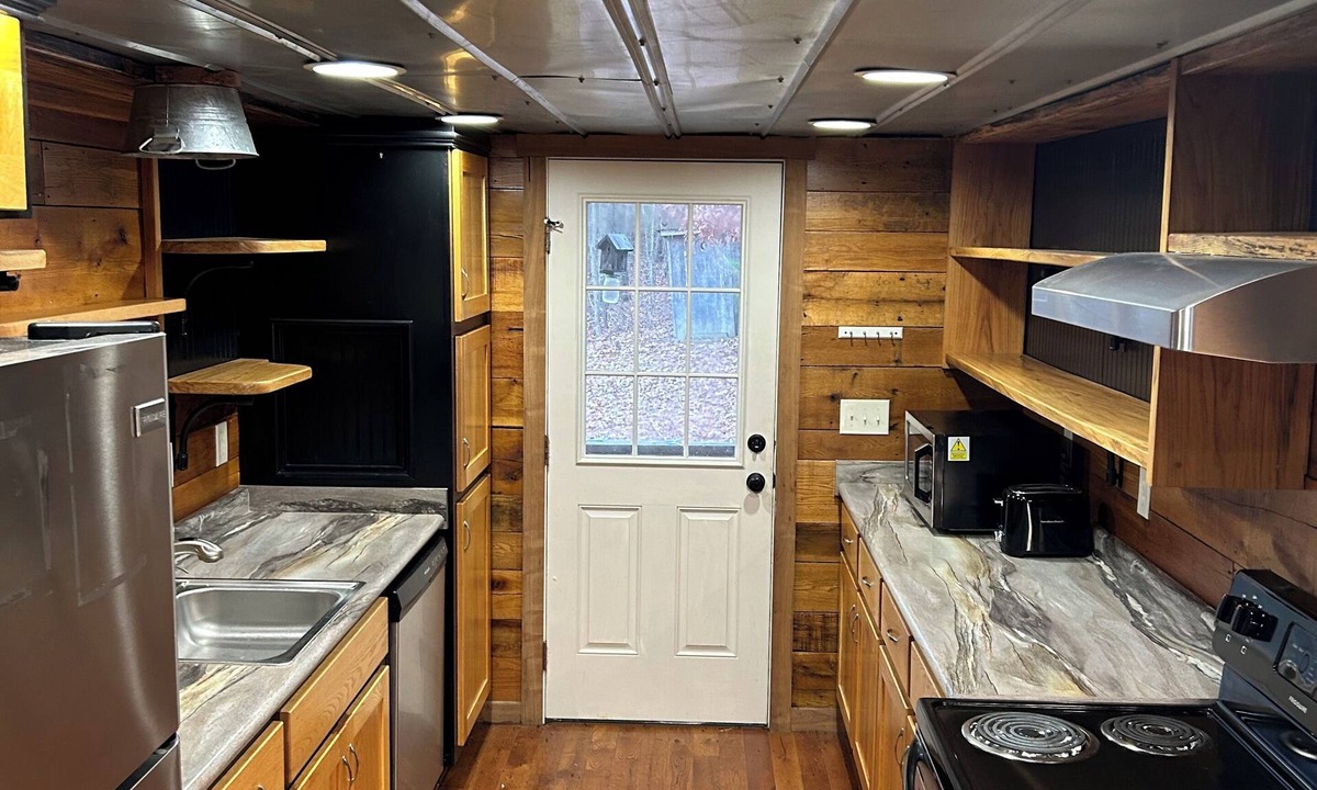 Vinemont Cabin | Wonderful 1-bedroom Cozy Rustic Cabin