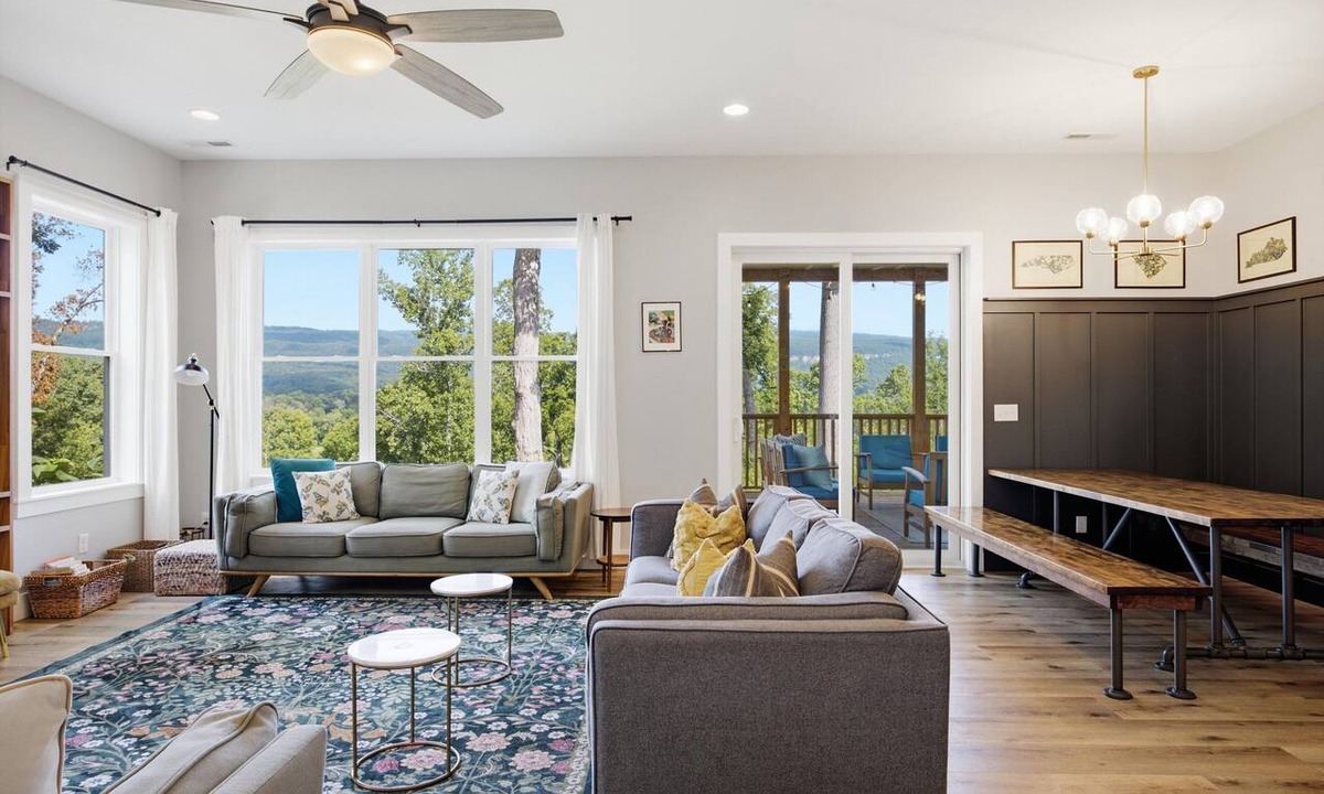 Chattanooga Valley Cabin | Woodland Lodge - Mtn Views | Hot Tub | Sleeps 21