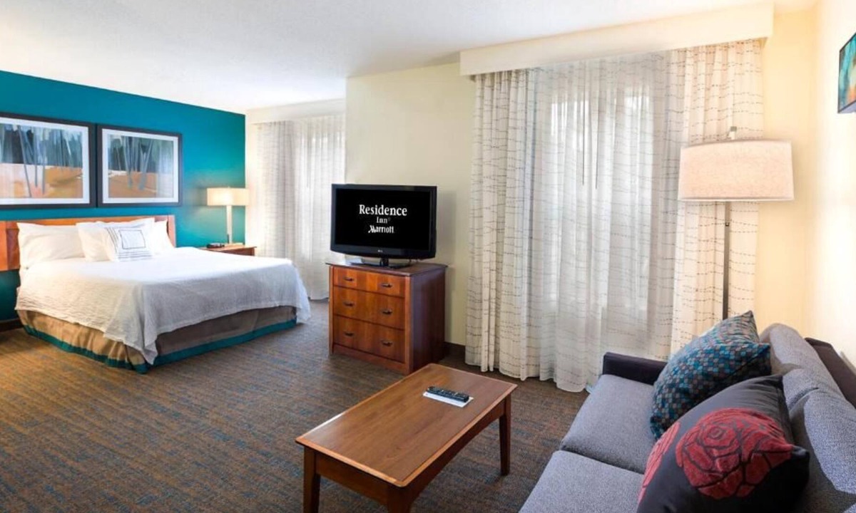 Lakeland House | Your Relaxing Getaway Awaits! 4 Comfortable Units, Pets Allowed, Near Adair Park